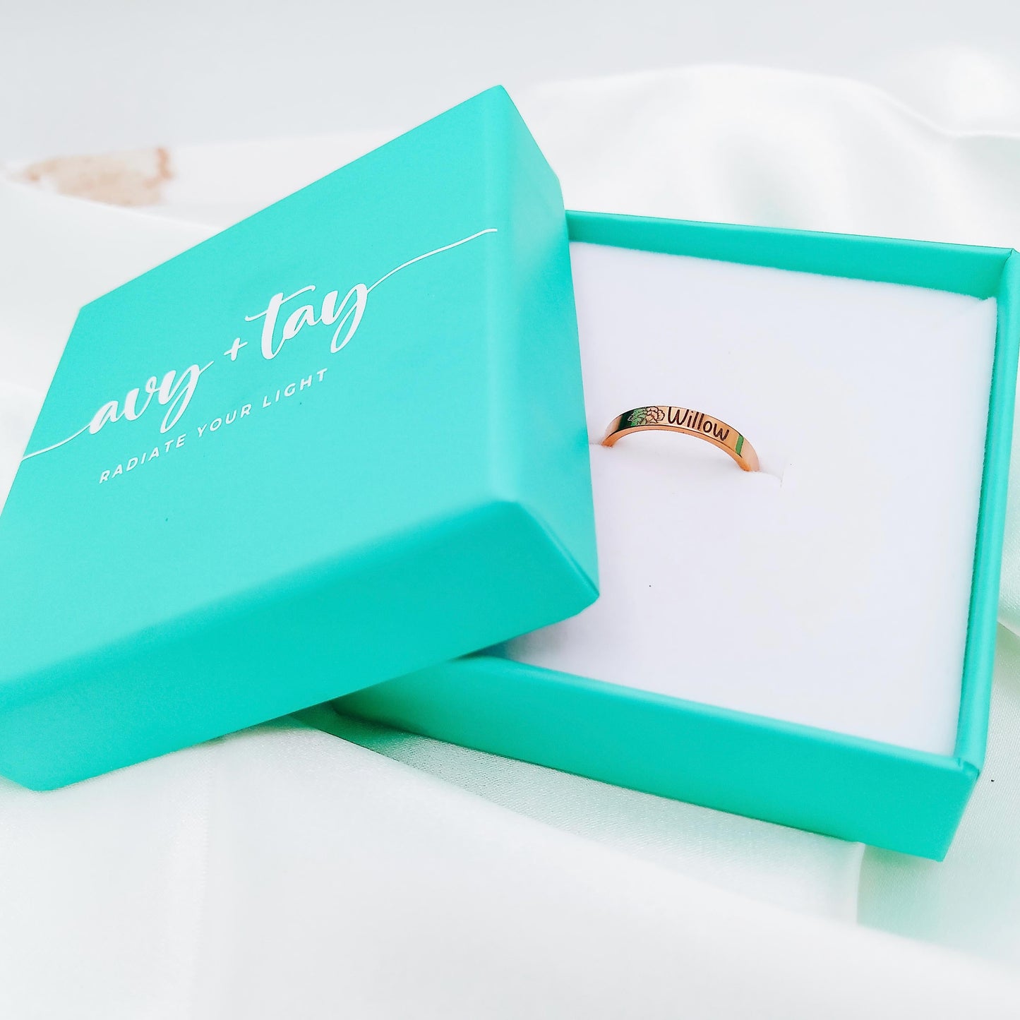 BIRTH FLOWER BUD + NAME RING - Avy + Tay