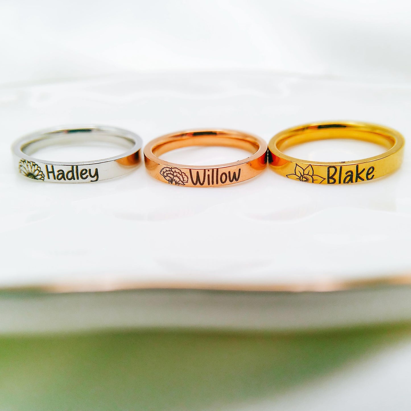 BIRTH FLOWER BUD + NAME RING - Avy + Tay