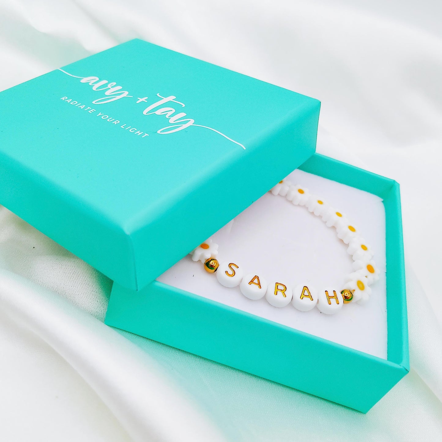FULL DAISY BEADED NAME BRACELET - Avy + Tay