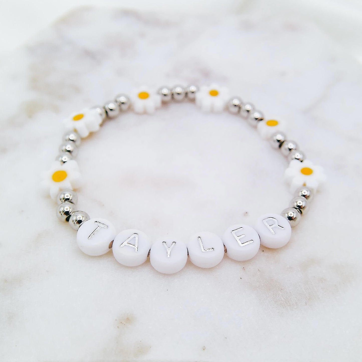 METAL BEADED DAISY WORD BRACELET - Avy + Tay