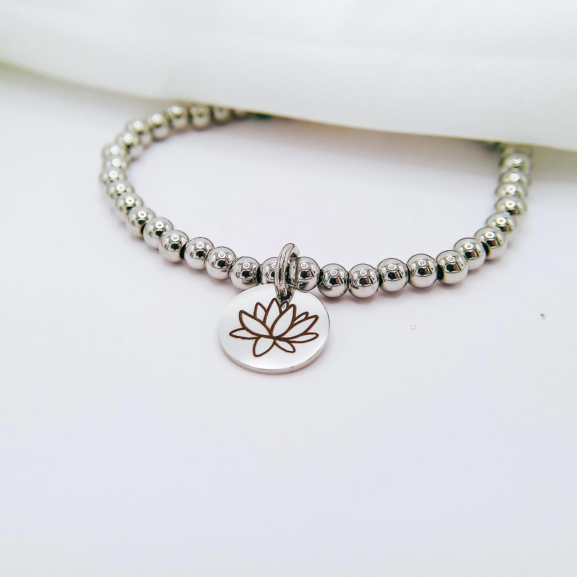 BIRTH FLOWER BEADED BRACELET - Avy + Tay