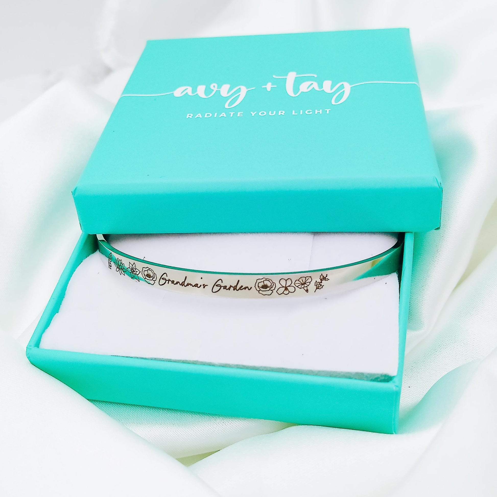 BIRTH FLOWER GARDEN CUFF - Avy + Tay