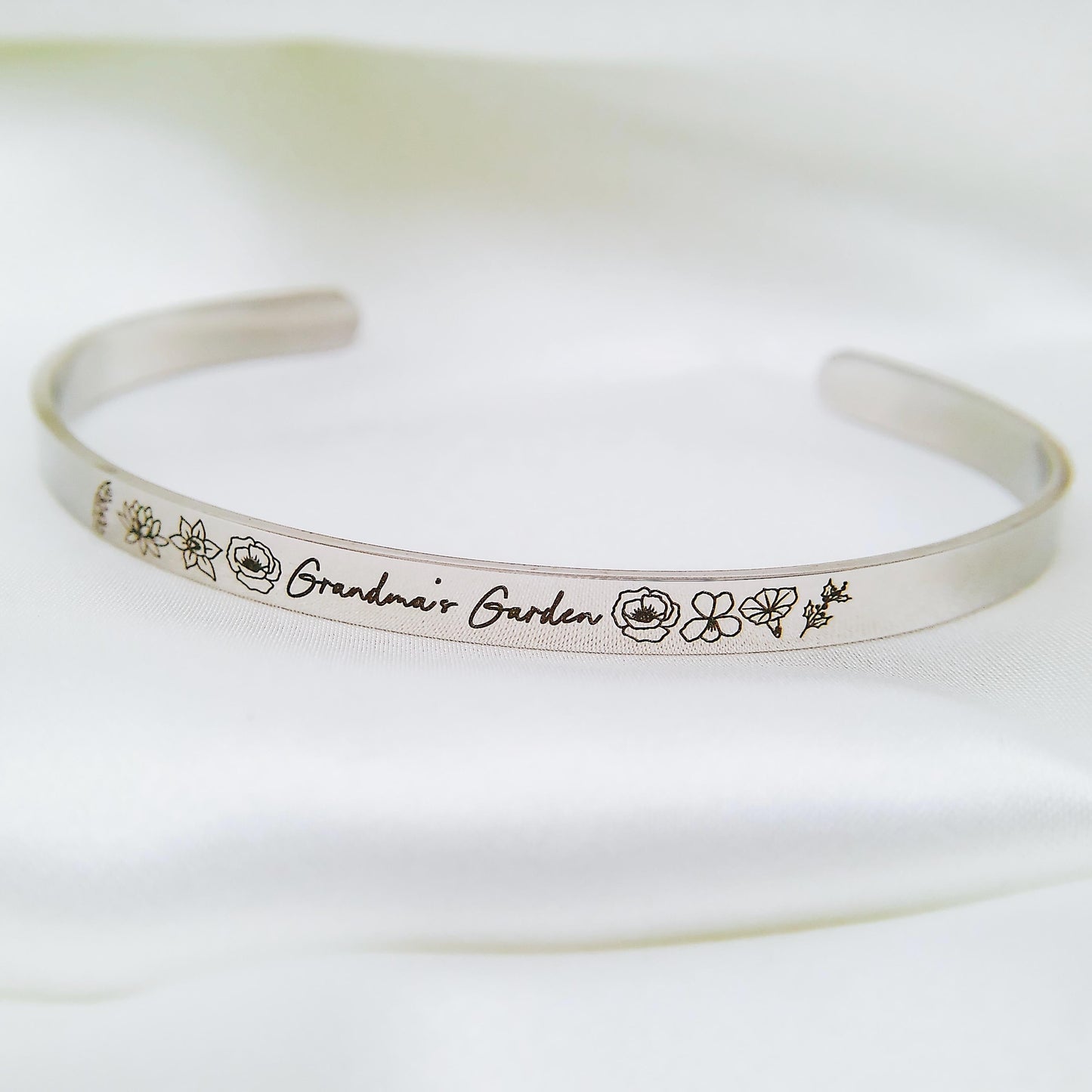 BIRTH FLOWER GARDEN CUFF - Avy + Tay