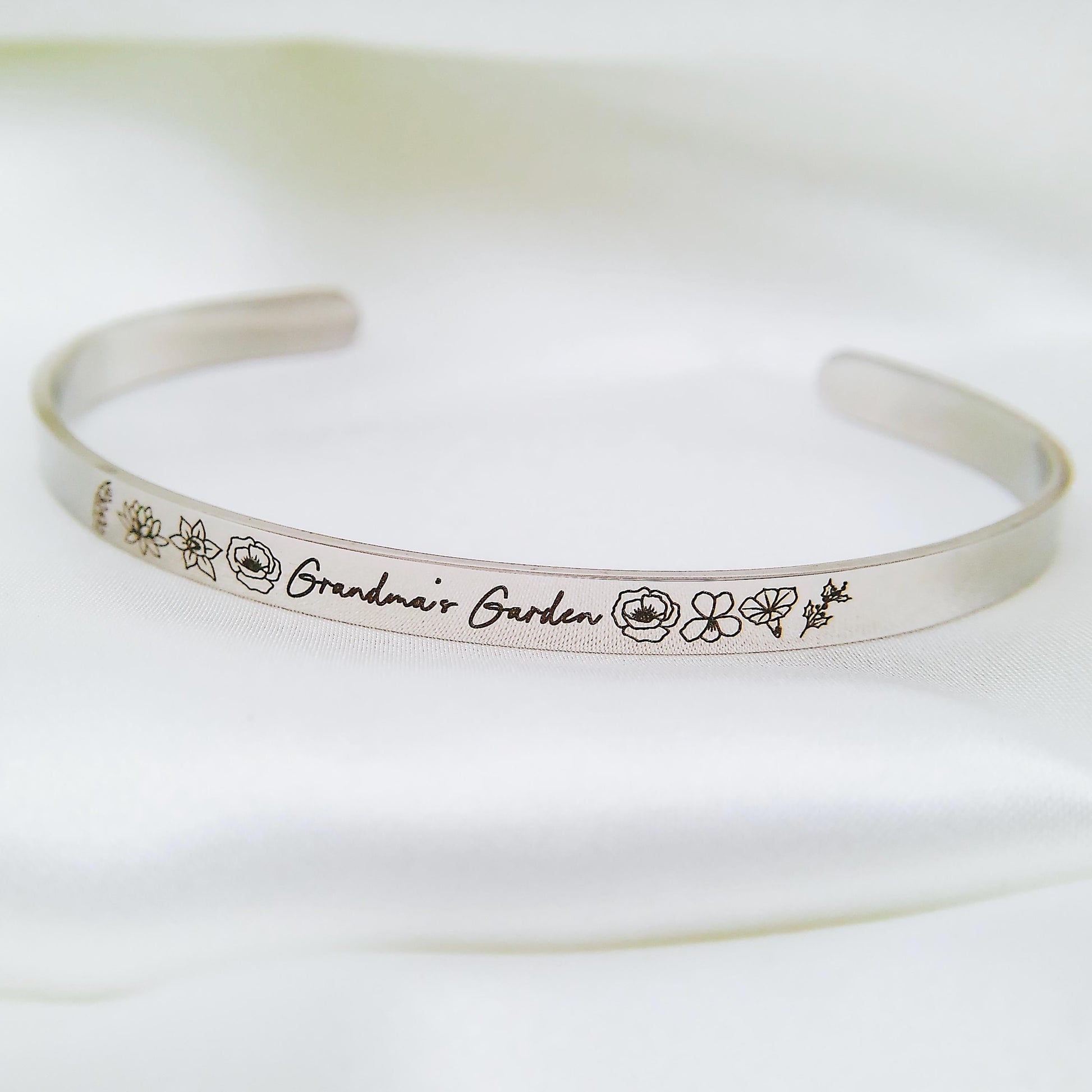 BIRTH FLOWER GARDEN CUFF - Avy + Tay