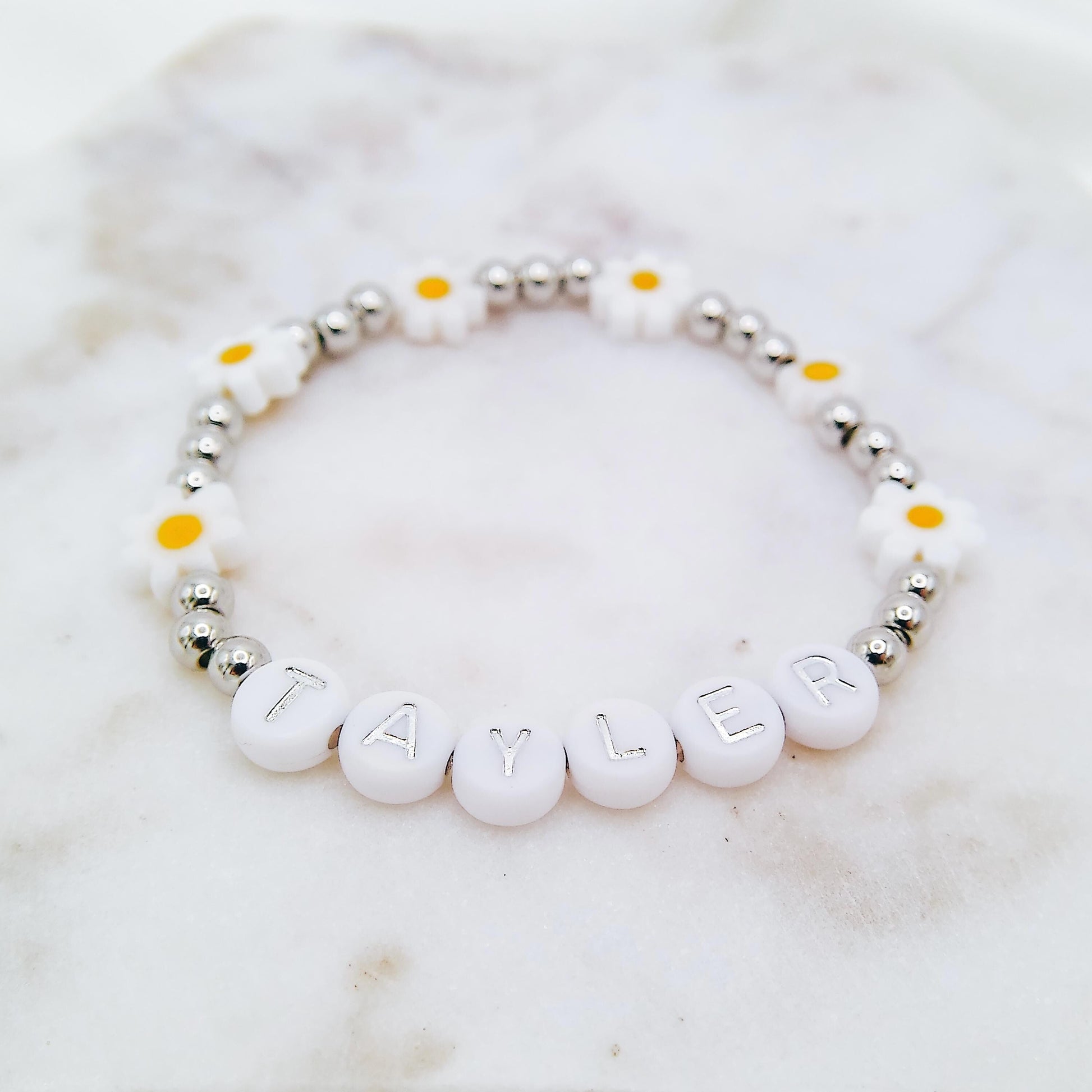 METAL BEADED DAISY WORD BRACELET - Avy + Tay
