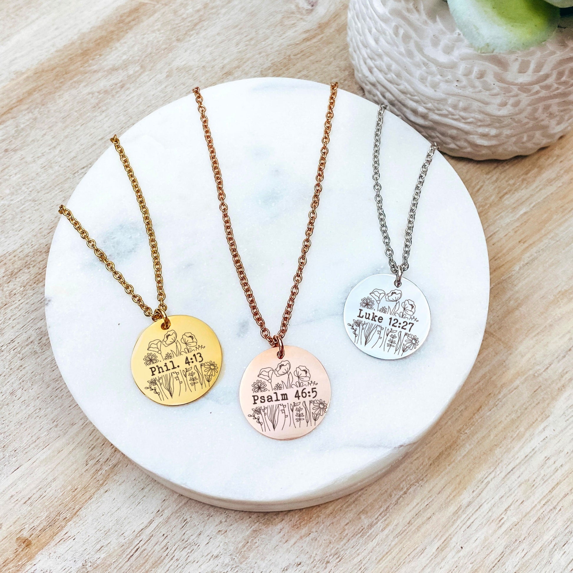 BIBLE VERSE WILDFLOWER FRAME NECKLACE - Avy + Tay