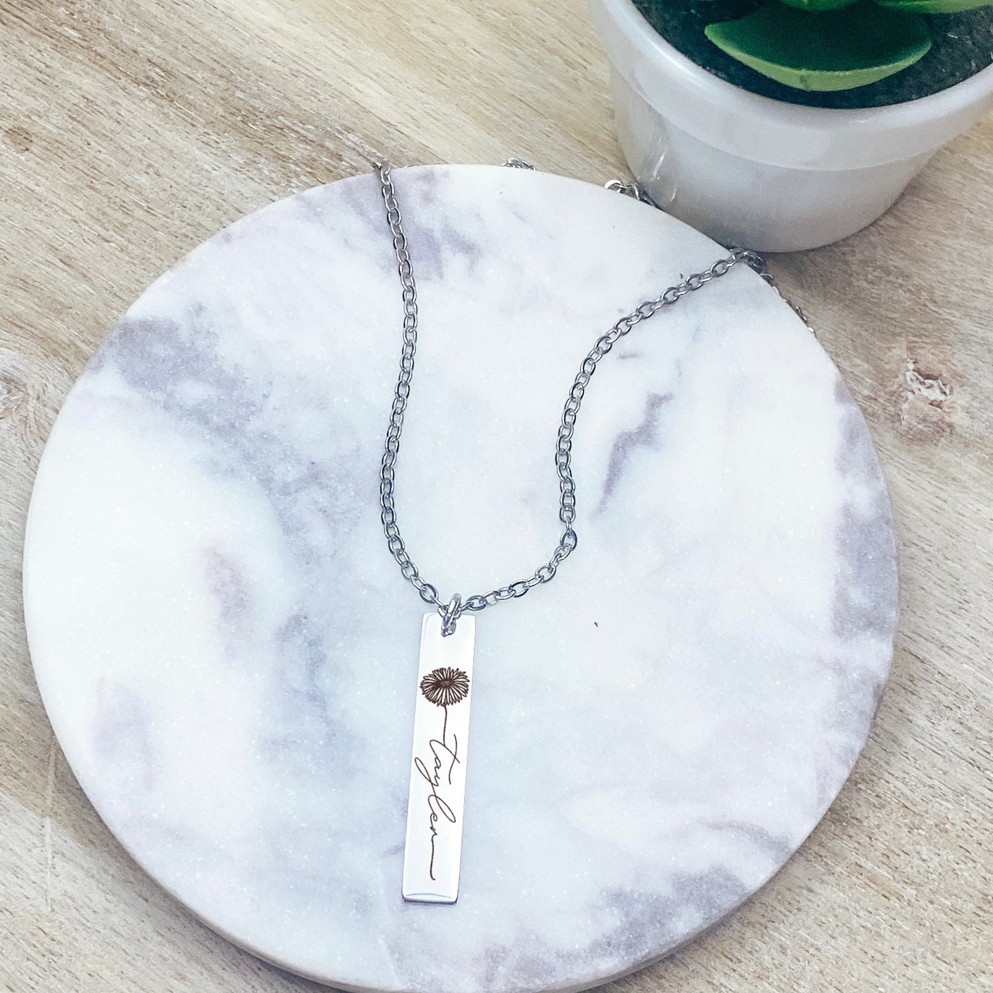 BIRTH FLOWER + NAME BAR NECKLACE - Avy + Tay