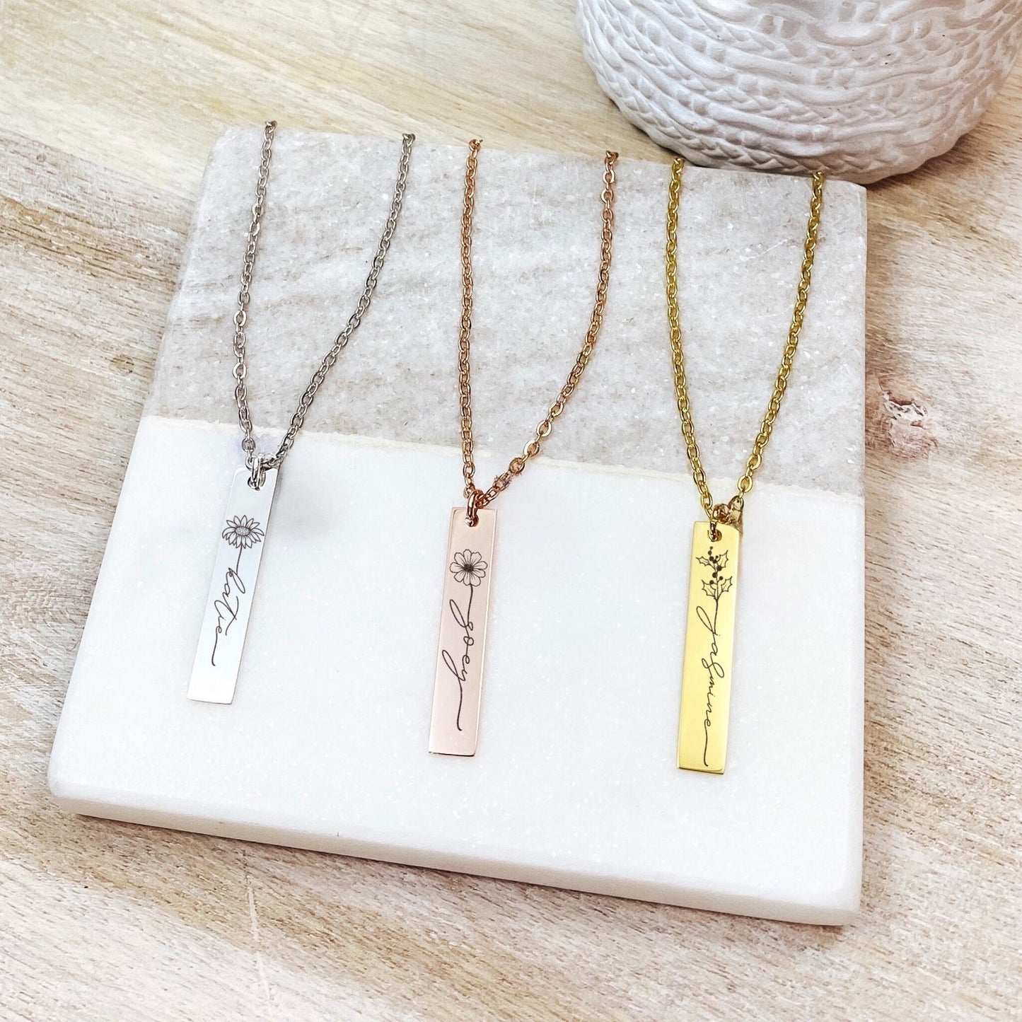 BIRTH FLOWER + NAME BAR NECKLACE - Avy + Tay