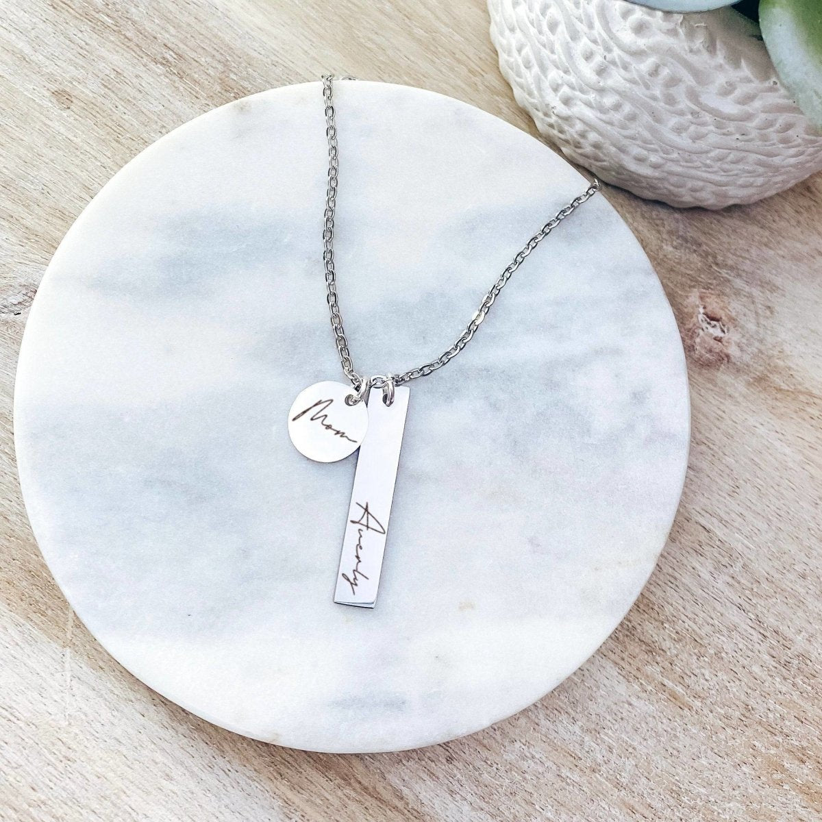 CUSTOM MOM NAME NECKLACE - Avy + Tay