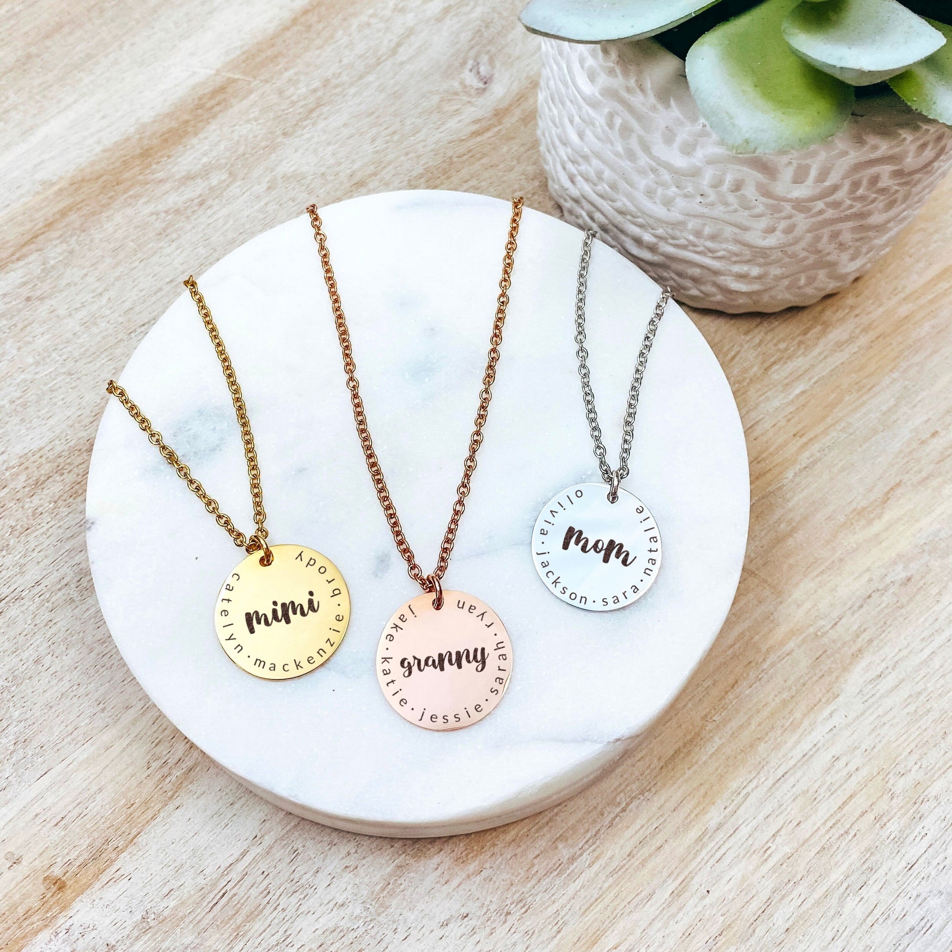 KIDS NAMES NECKLACE - Avy + Tay